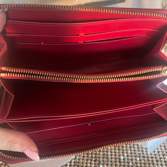 LOW START Louis Vuitton Red Verni zip around wallet - Picture 5 of 16